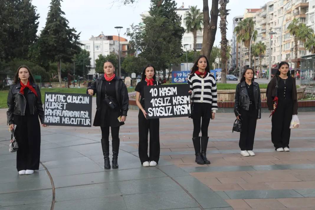 Atamıza Denizde, Karada Saygı Duruşu 4